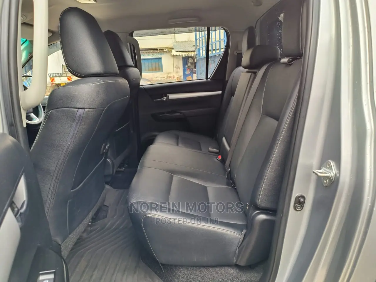 Toyota Hilux 2016 Gray