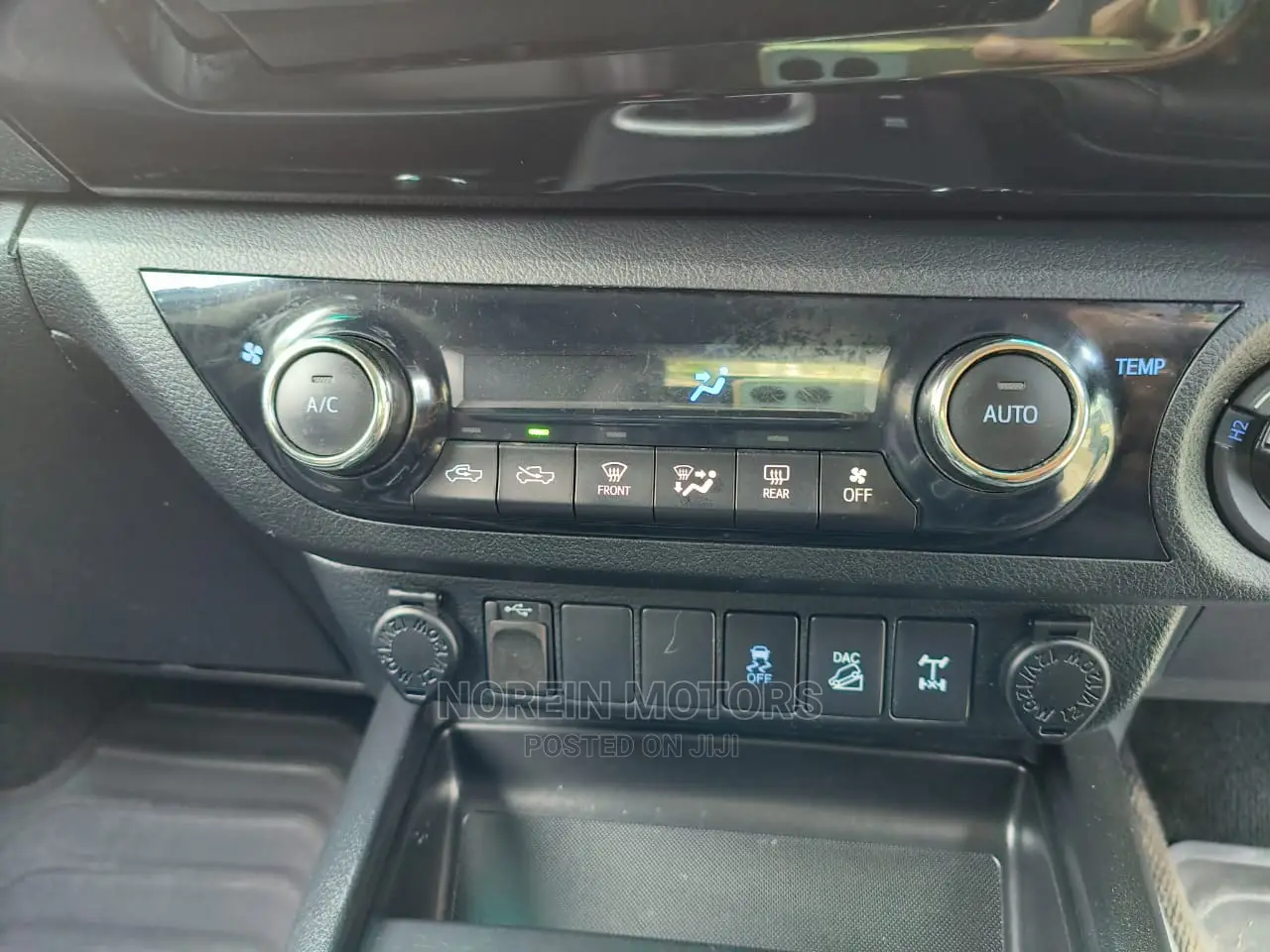 Toyota Hilux 2016 Gray