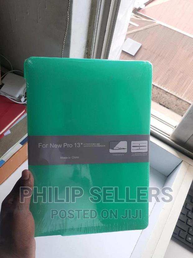 Protect and Personalize Your Macbook With Incase's Lightweig - main view