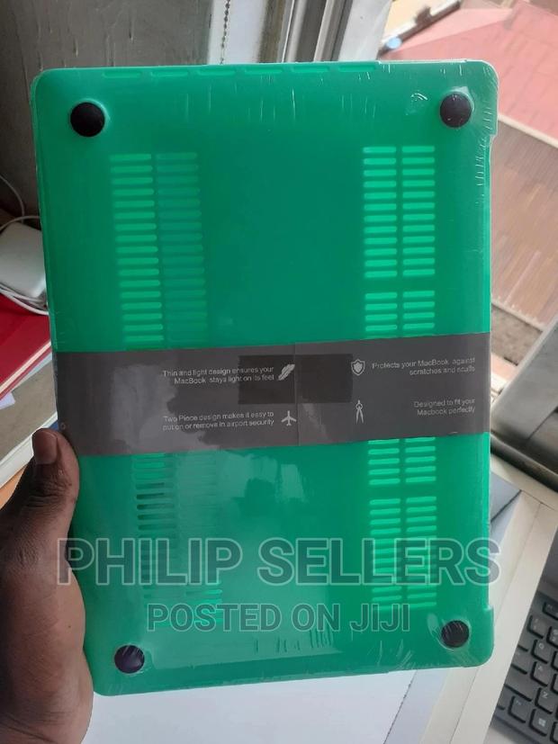 Protect and Personalize Your Macbook With Incase's Lightweig - thumbnail 3