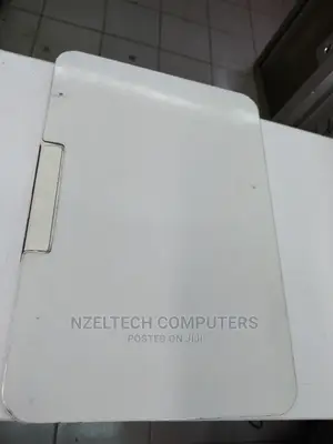 Laptop Clevo W370 4GB Intel Celeron SSD 32GB
