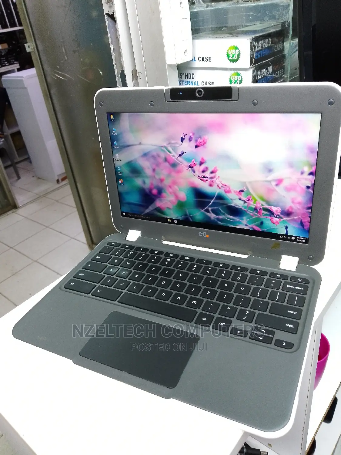 Laptop Clevo W370 4GB Intel Celeron SSD 32GB