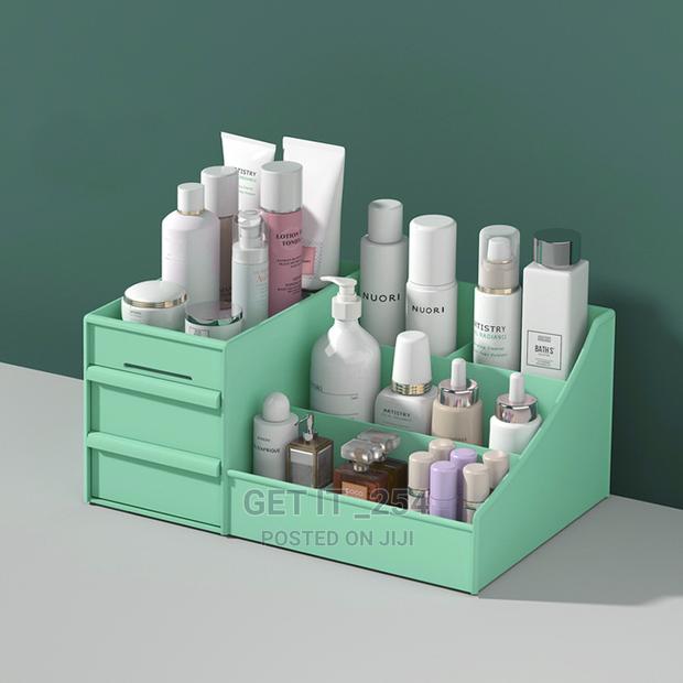 Pretty Make-Up Organizer. - thumbnail 2