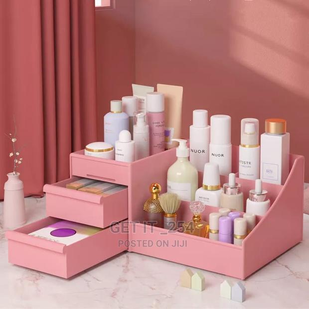 Pretty Make-Up Organizer. - thumbnail 3