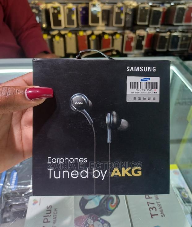 Samsung AKG Earphones, Heavy Bass