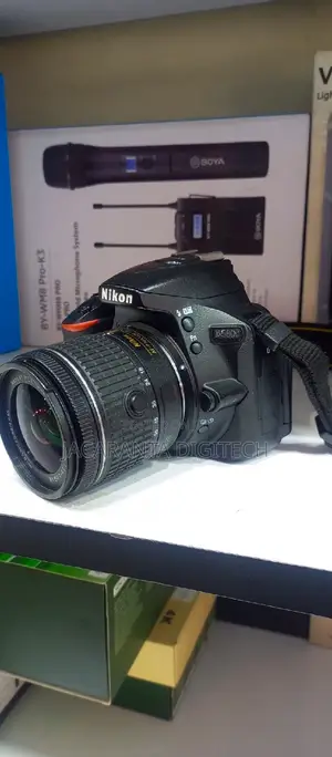 Nikon D5600 With 18-55mm Lens Used