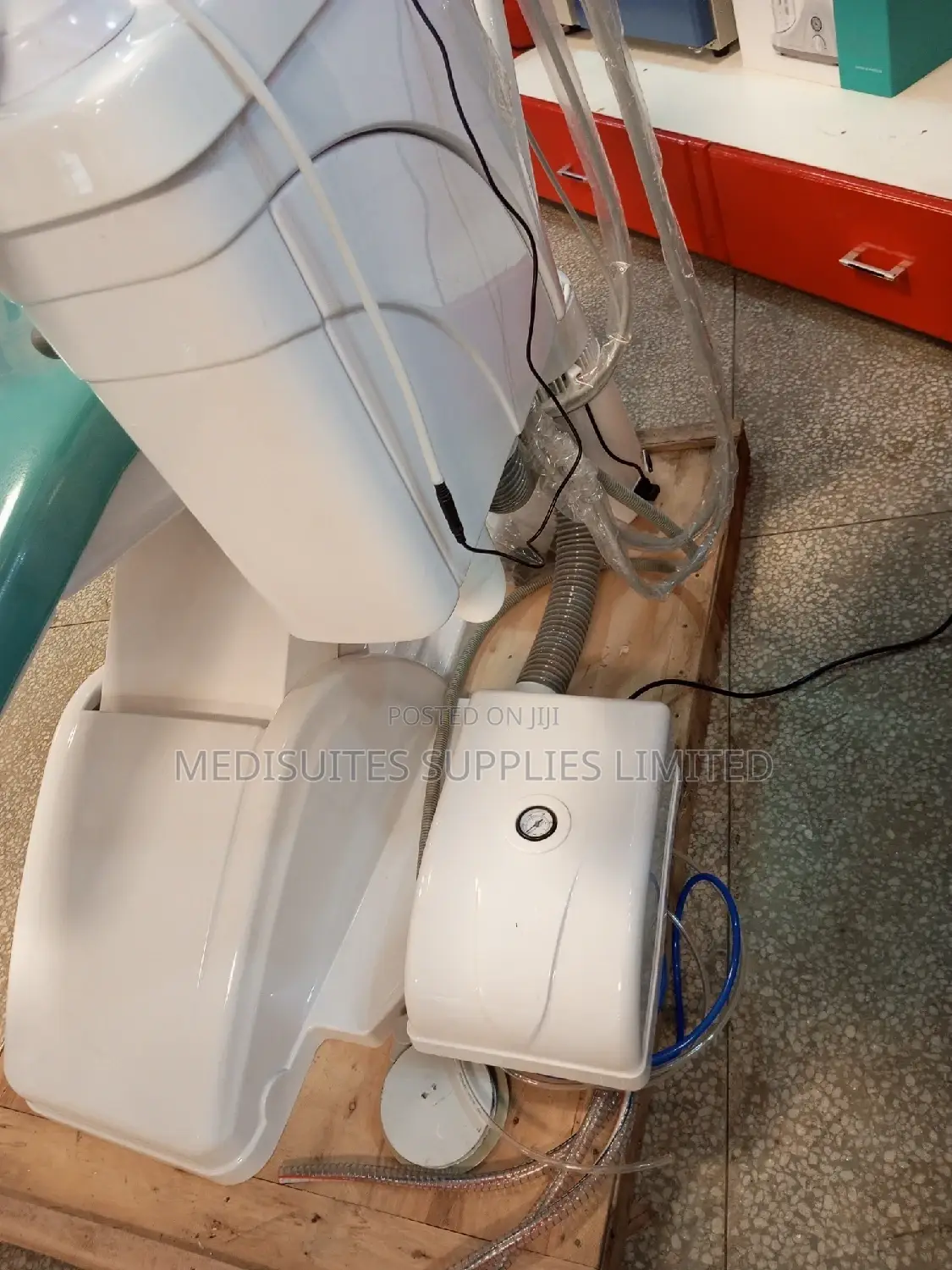 Complete Dental Unit With Compressor.