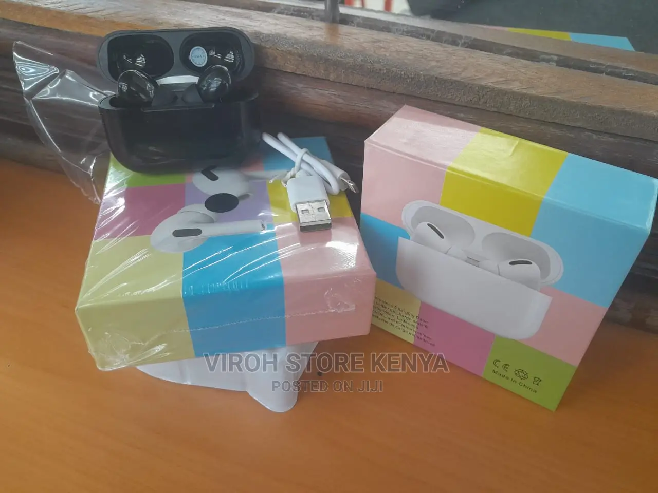 Black iPhone Charging Wireless Earbuds