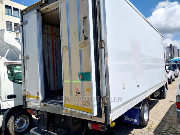 Hino Dutro Freezer 5tonnes - thumbnail 2