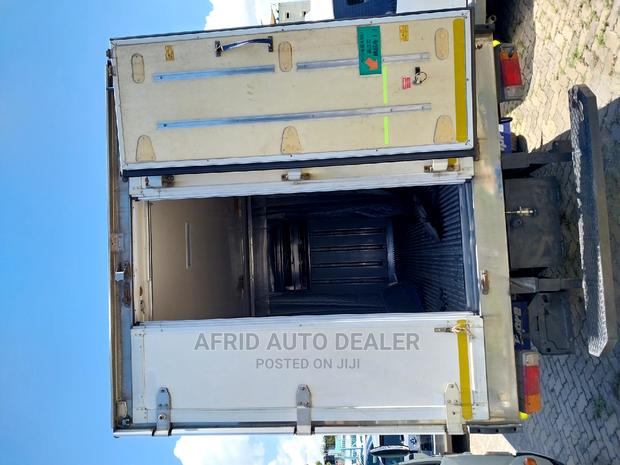 Hino Dutro Freezer 5tonnes - thumbnail 4