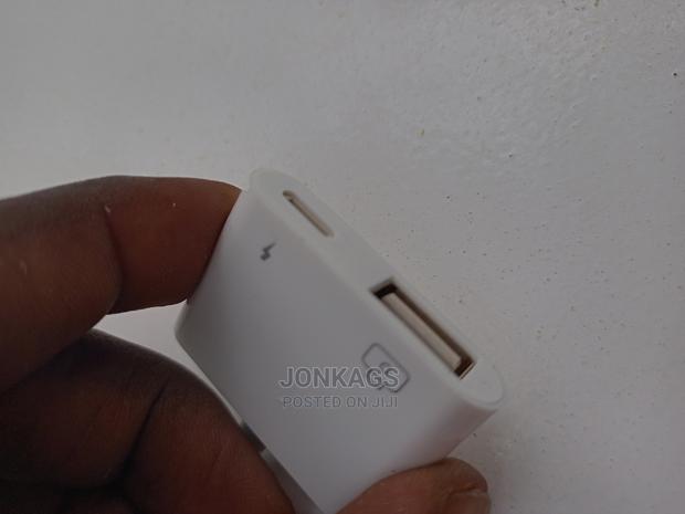 Apple Lighting To USB And Apple Lighting Charging - thumbnail 4