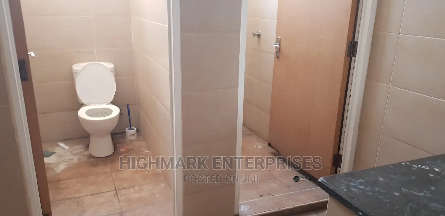 25000 Sq Feet Godown/Warehouse to Let