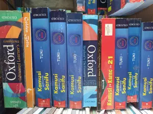 Kamusi Ya Kiswahili Sanifu-Tuki(Used)