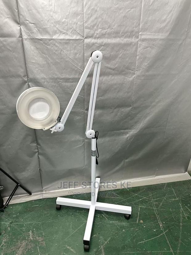 Magnifying Glass With Stand