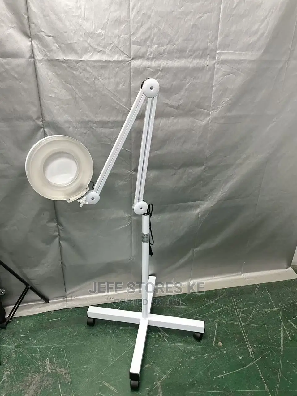 Magnifying Glass With Stand