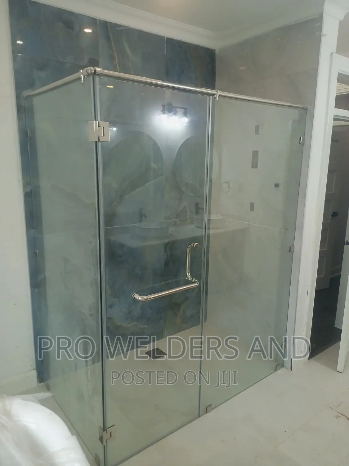 Frameless Shower Glass Cubicle