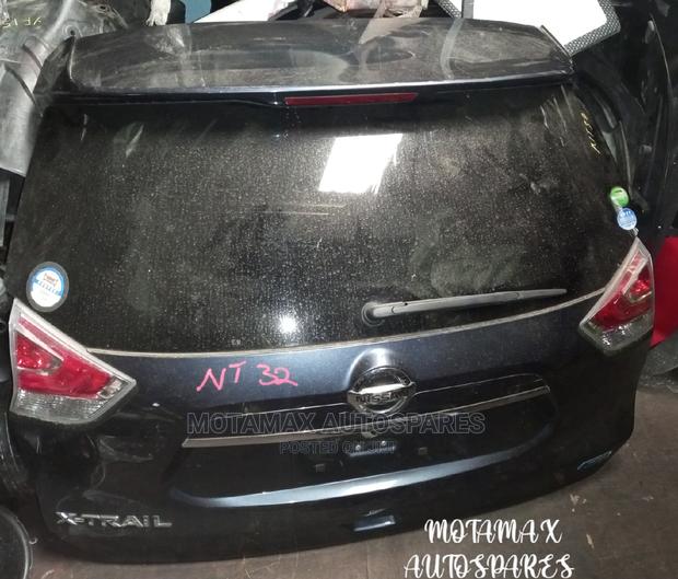 Nissan X-Trail NT32 Boot/ Tail Gate Assy. - main view