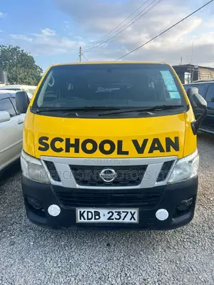 Nissan Caravan (Urvan) 2013 Yellow