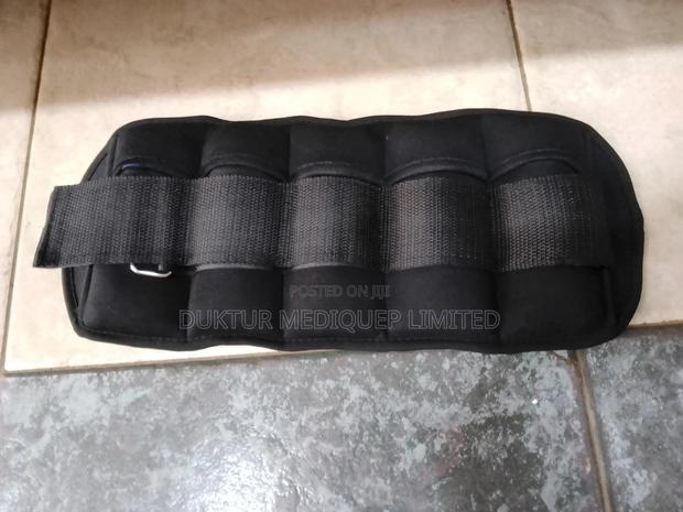 Adjustable 5kgs Ankle Weights (2.5kgs on Each Ankle) - thumbnail 4