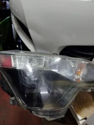 Toyota Spade Quality Headlight 