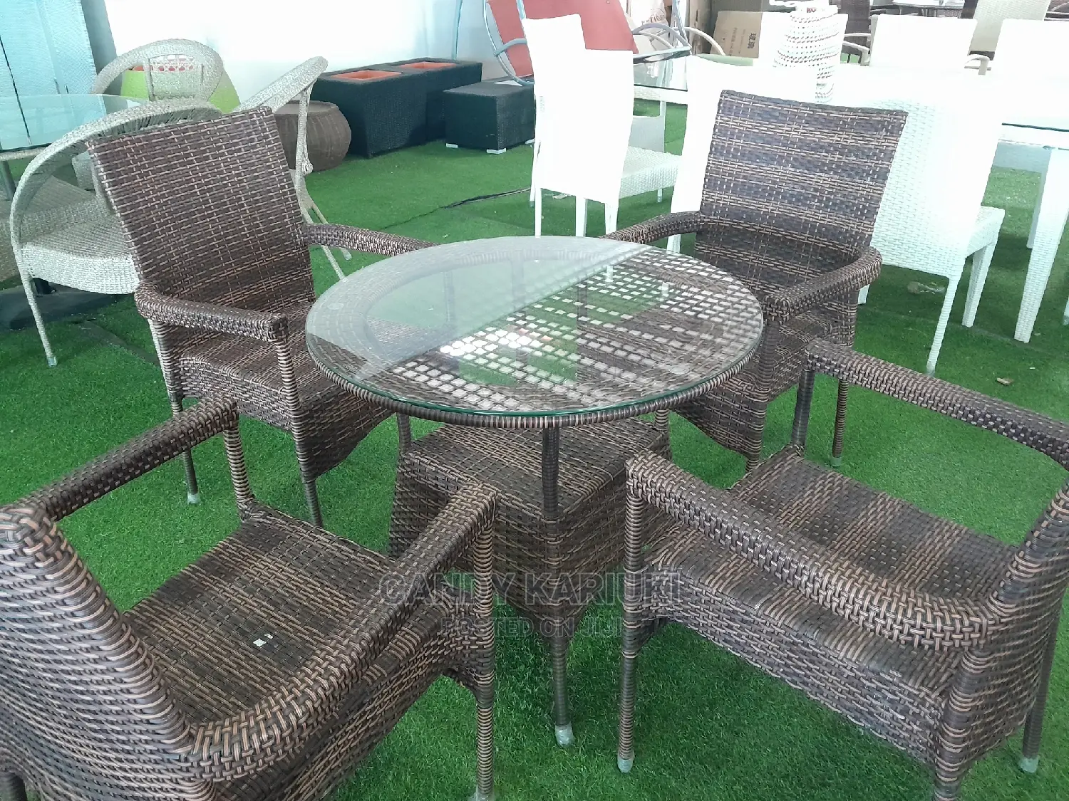 Beautiful Garden Set With 4 Seats and 1 Table