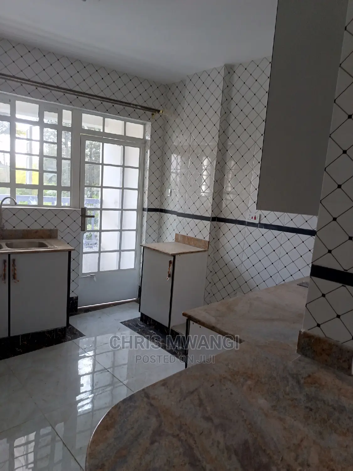3bdrm Block of Flats in Muchatha Limuru Road, Ruaka for sale