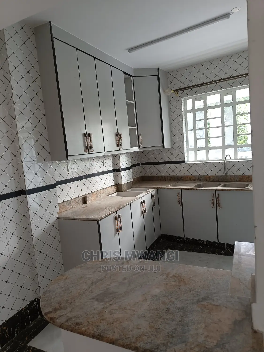 3bdrm Block of Flats in Muchatha Limuru Road, Ruaka for sale