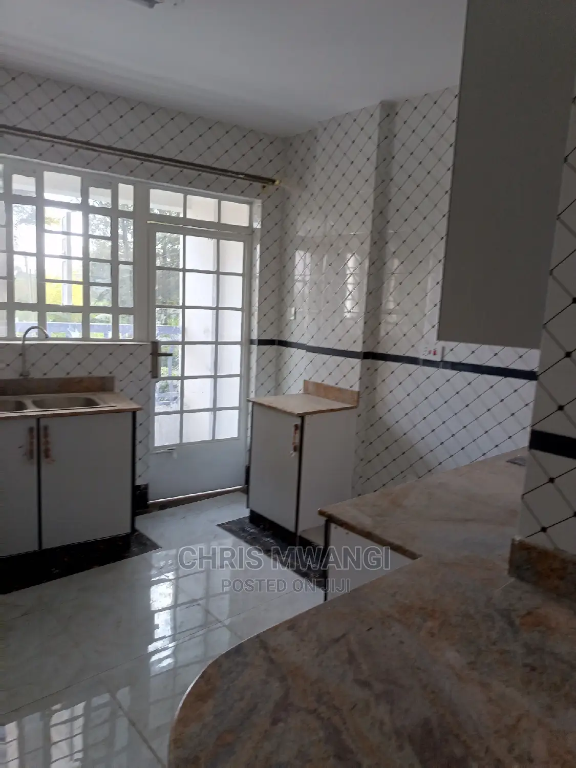 3bdrm Block of Flats in Muchatha Limuru Road, Ruaka for sale