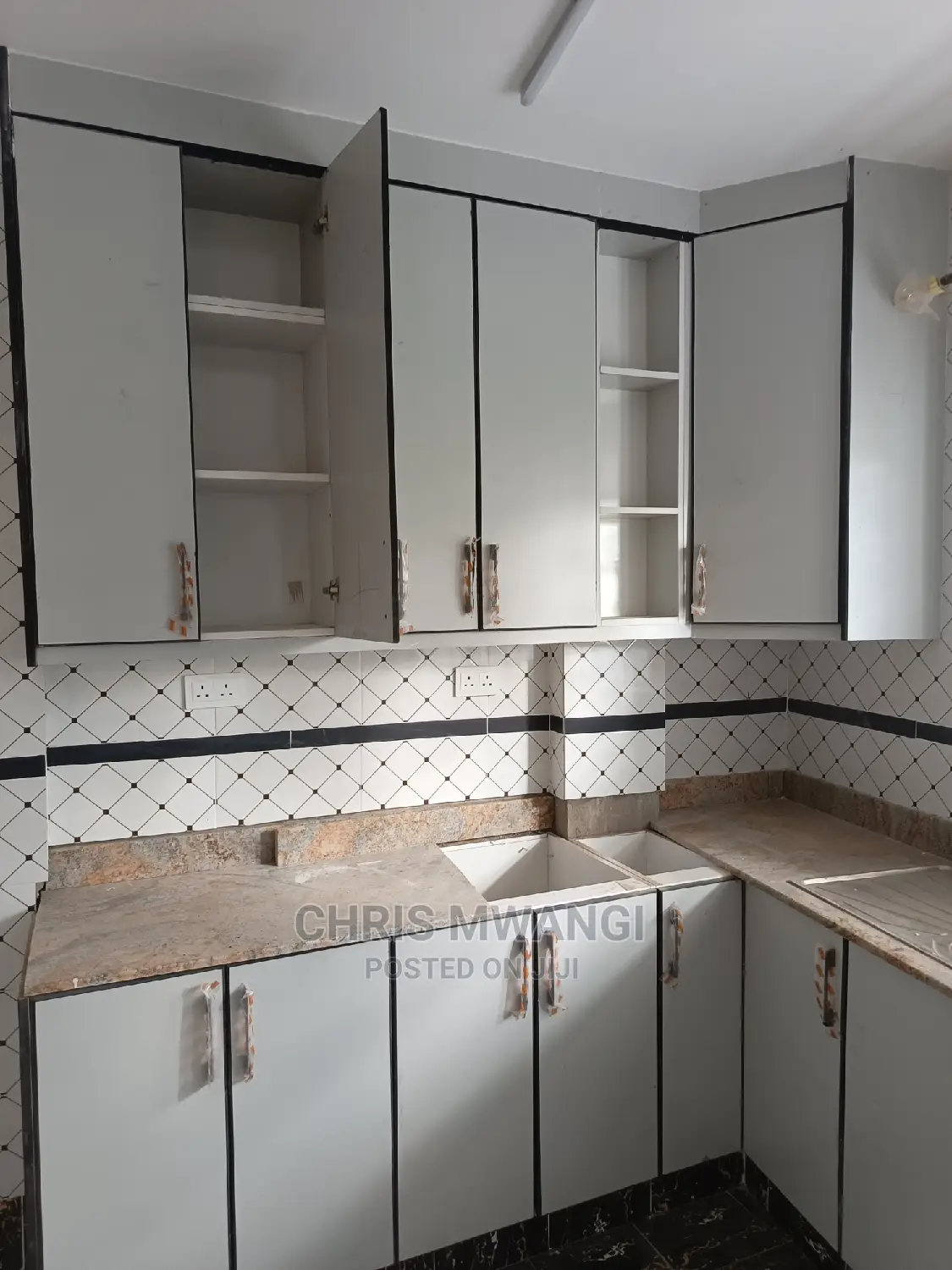 3bdrm Block of Flats in Muchatha Limuru Road, Ruaka for sale