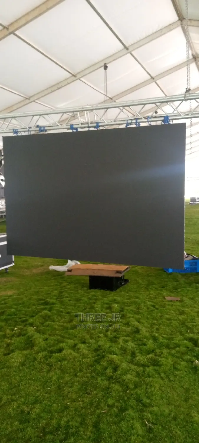 Great Set Up of Front and Back of the LED Panels