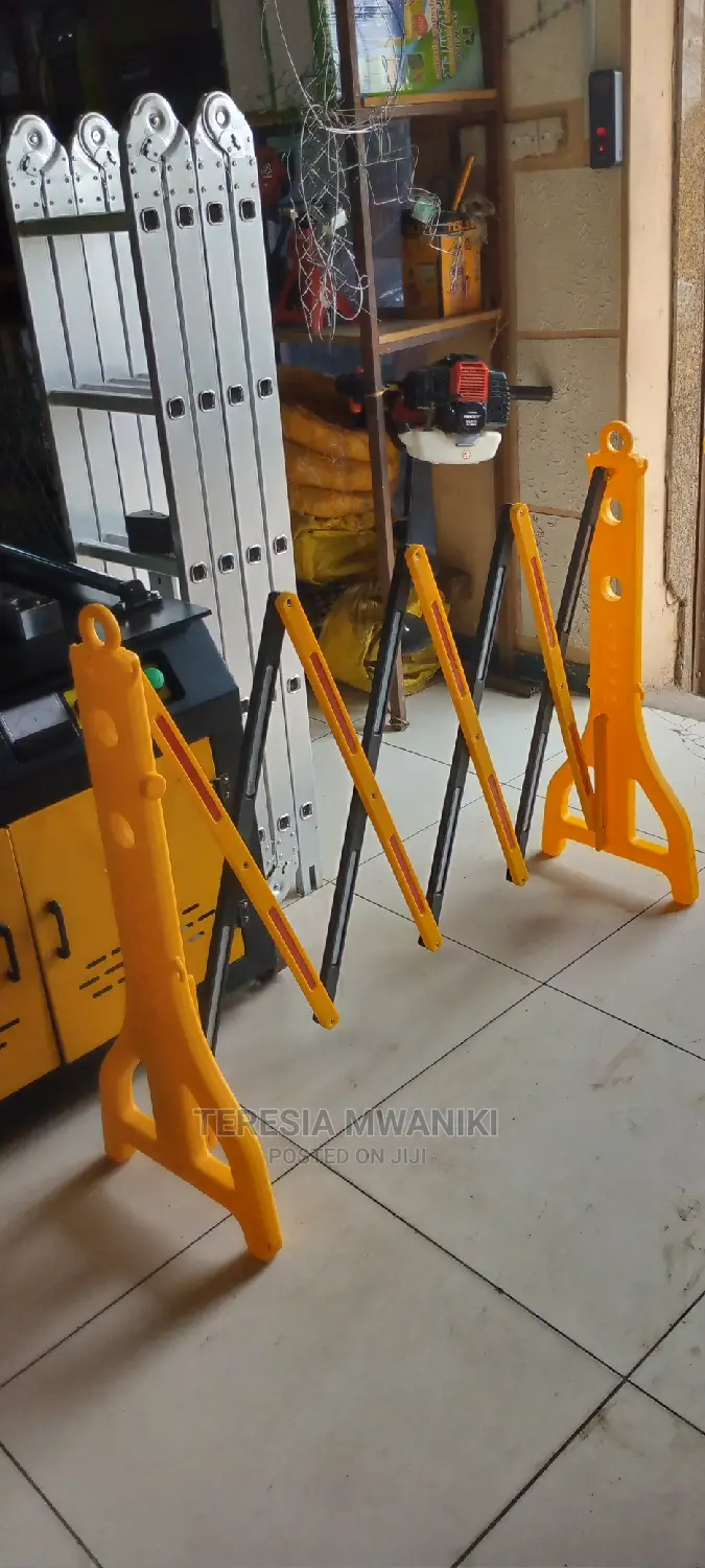 Expandable Plastic Barricade