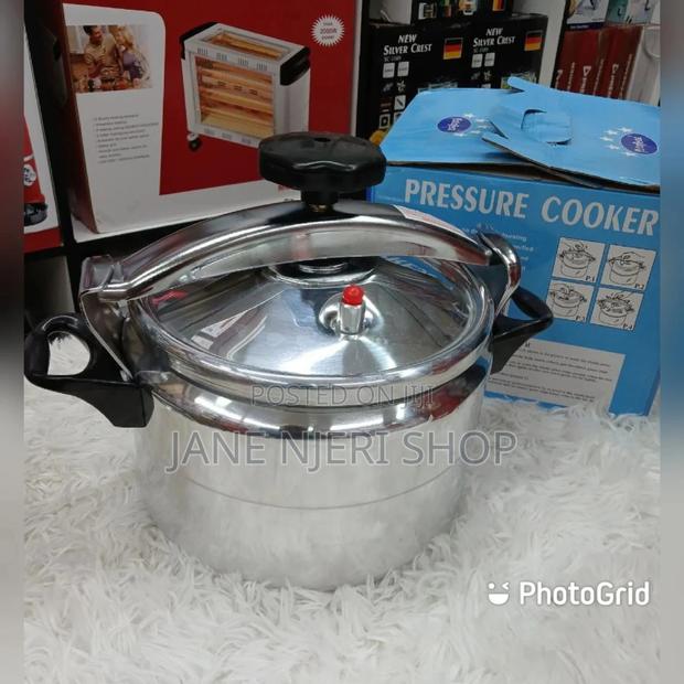 Manual Pressure Cooker - main view