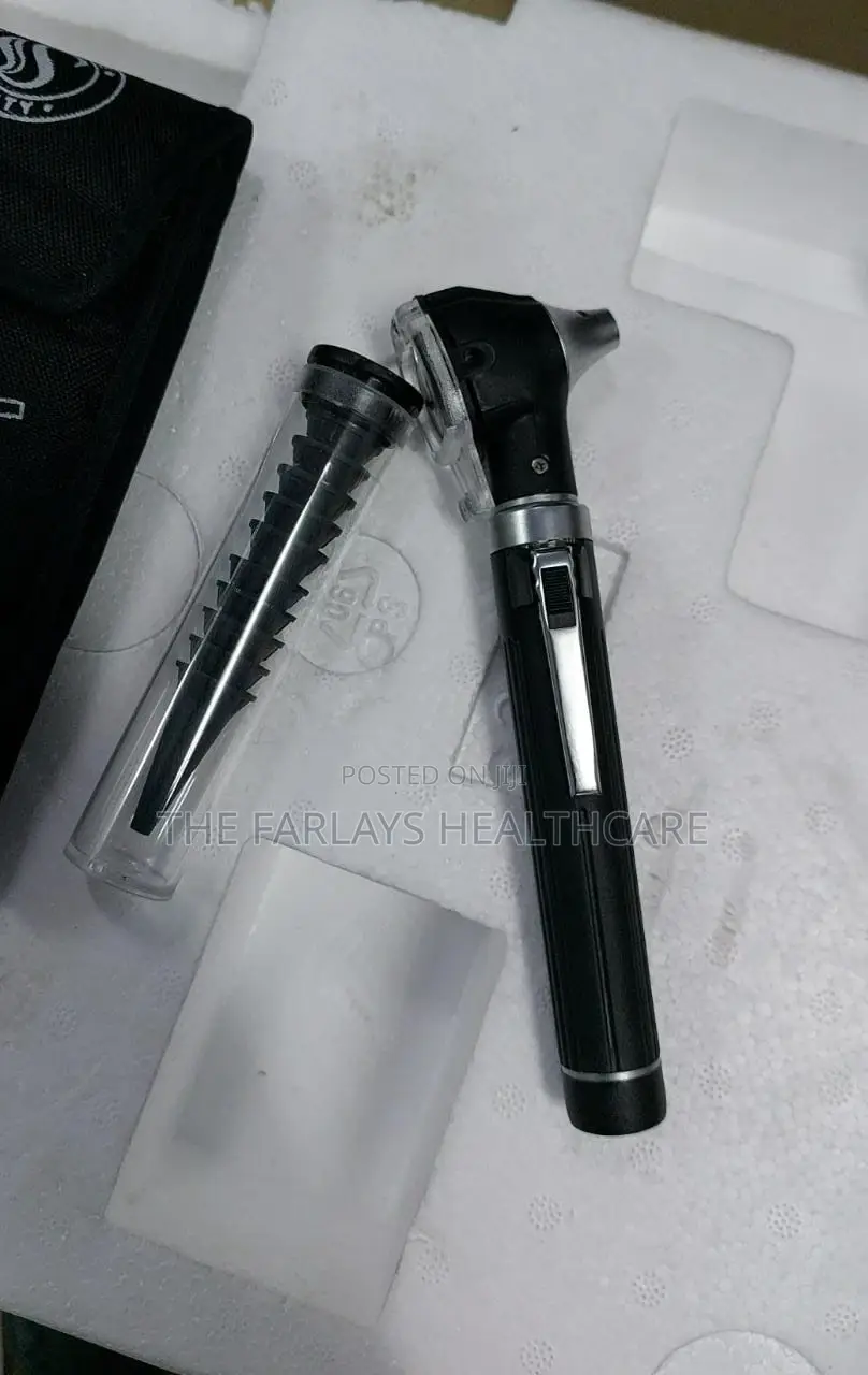 Otoscope . [Auriscope]