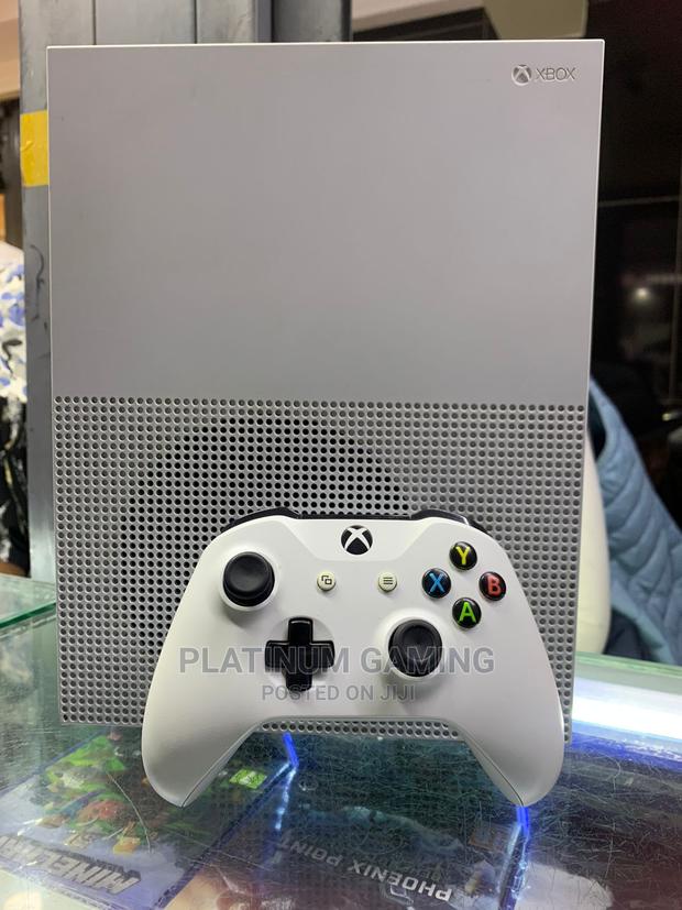 Xbox One S - main view