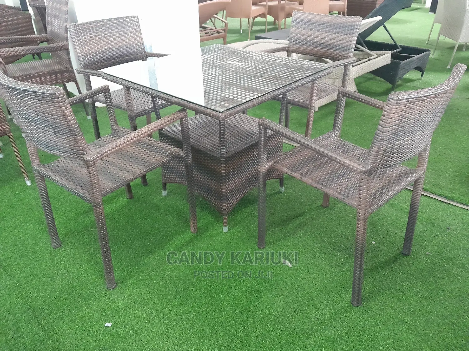 Modern and Spacious 4 Seater Outdoor Set
