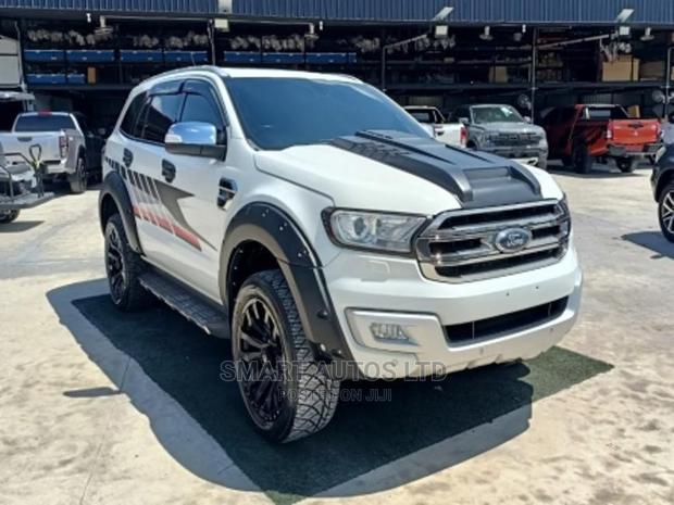 Ford Everest 2016 White - main view