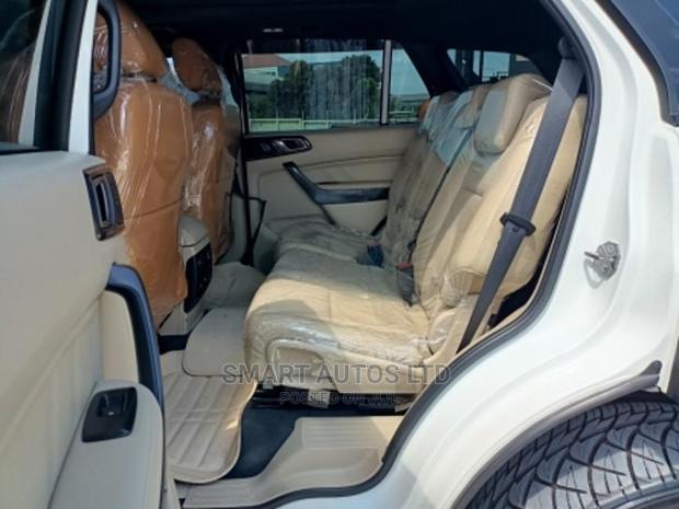 Ford Everest 2016 White - thumbnail 2