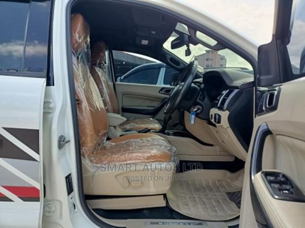 Ford Everest 2016 White - thumbnail 3