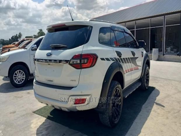 Ford Everest 2016 White - thumbnail 6