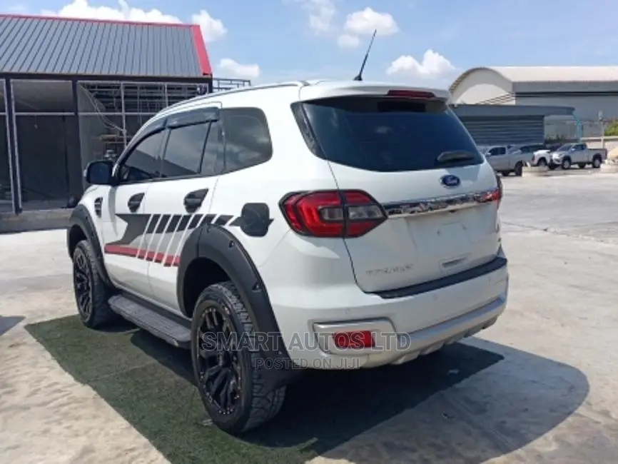 Ford Everest 2016 White