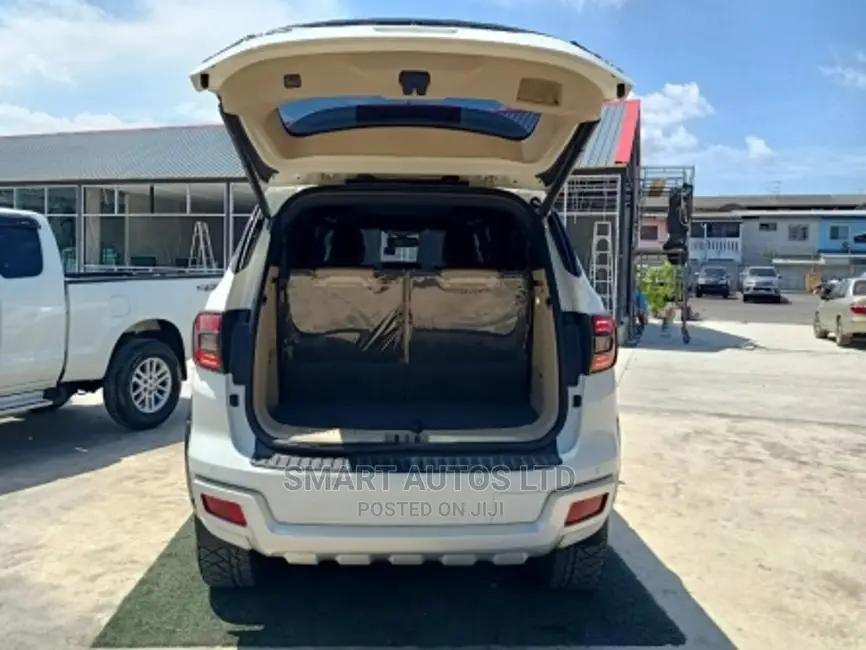 Ford Everest 2016 White