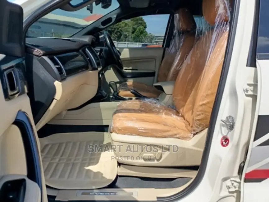 Ford Everest 2016 White