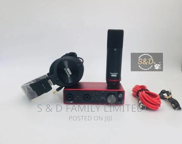Focusrite Scarlett 2i2 Studio 3rd Gen Recording Bundle