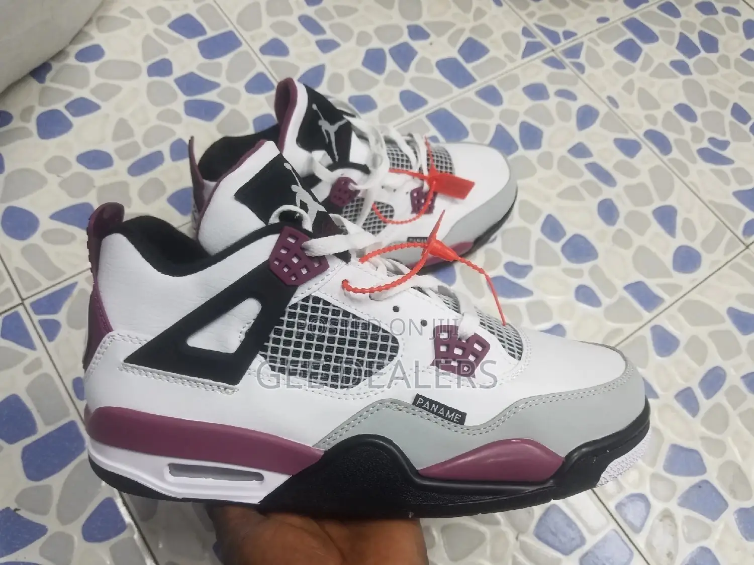 Jordan 4 Paris