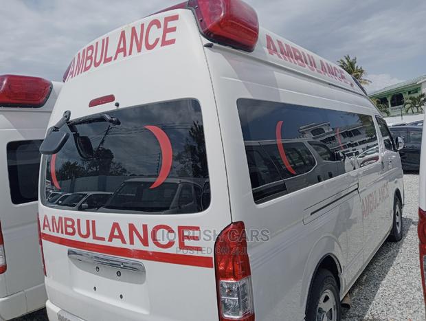 Toyota HiAce 2016 White - thumbnail 4