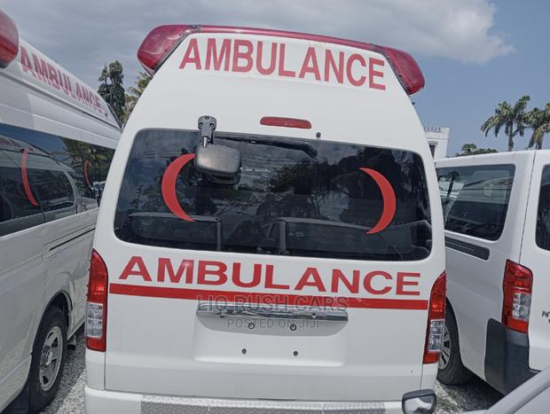 Toyota HiAce 2016 White - thumbnail 7