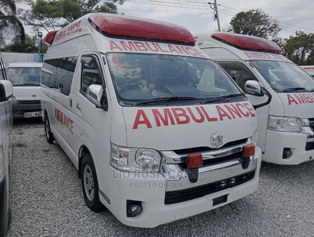 Toyota HiAce 2016 White - thumbnail 11