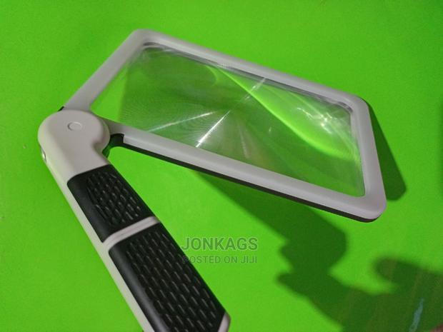Rectangular Wide Foldable Magnifying Glass - thumbnail 5