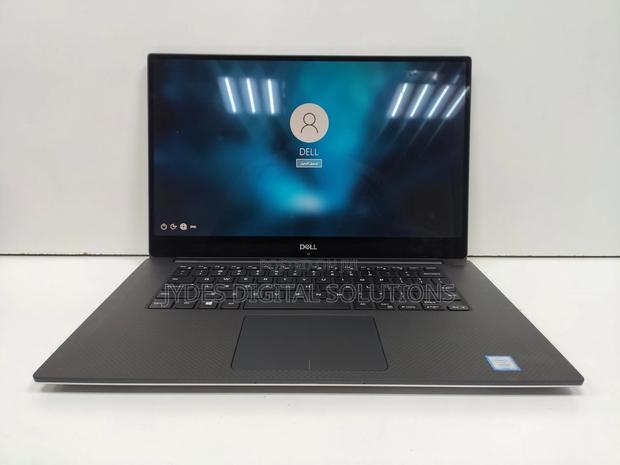 Laptop Dell Precision 5530 16GB Intel Xeon SSD 512GB