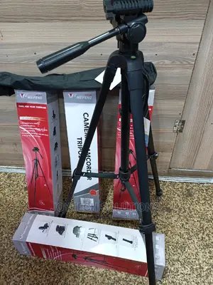 Universal 3560 Camera/ Phone Tripod